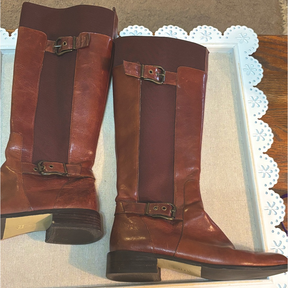 VanEli Brown Leather Boots W/ Elastic Panel And Top and Ankle Buckles. Size 8 N